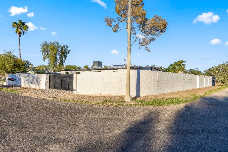 Building Photo - 4541 S 18th Ave