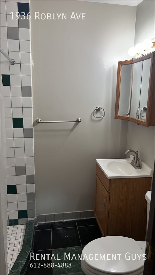 Building Photo - 1936/1938 Roblyn Ave