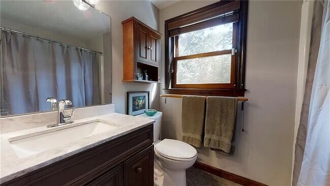 Building Photo - 119 Briarwood Dr