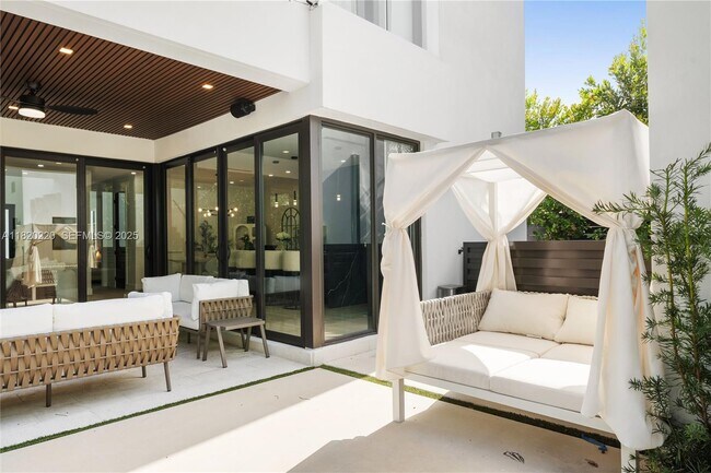 Building Photo - 550 NW 42nd St