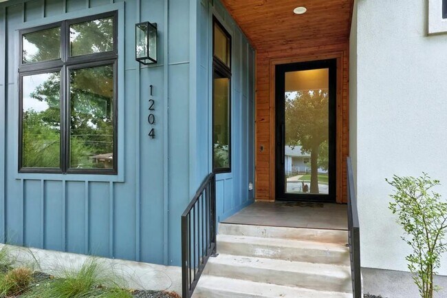 Building Photo - 1204 Brentwood St