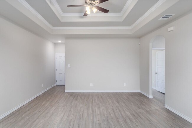 Building Photo - Elegant Home in Seguin!