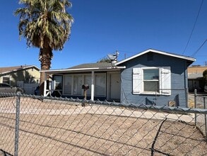 Building Photo - 3 Bedroom 1 bathroom House located near a Schools, Community Park and Public Swimming Pool.