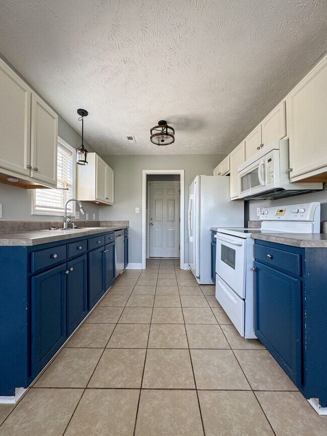 Building Photo - 584 S Buckeye Dr