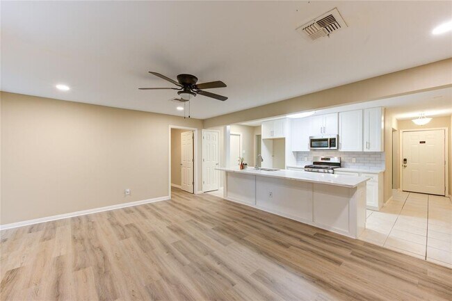 Building Photo - 25507 Glen Loch Dr