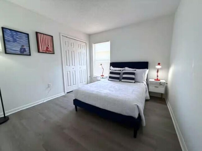 Building Photo - 1518 Gulfview Dr