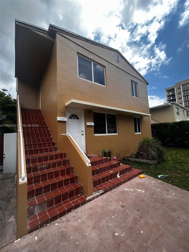 Building Photo - 3753 SW 26th Terrace