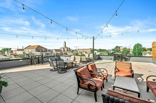 Building Photo - 270 N 10th St