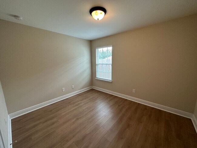 Building Photo - 3 bed 2 bathroom home in Avalon Estates in Milton!