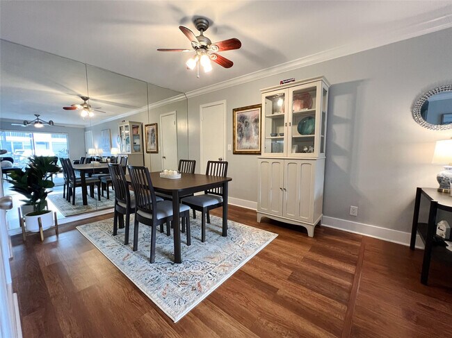 Building Photo - 6239 Bay Club Dr