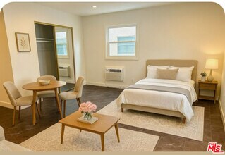 Building Photo - 137 Crescent Dr