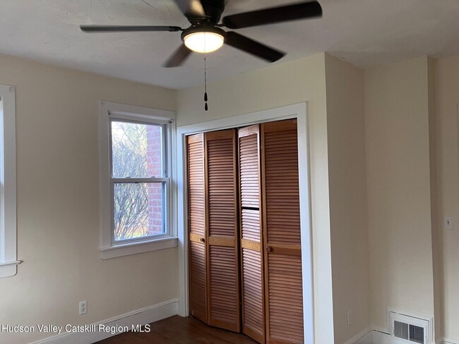 Building Photo - 274 N Rd