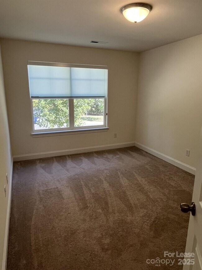 Building Photo - 6814 Harris Bay Rd