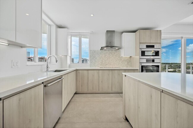 Building Photo - 612 Bayshore Dr