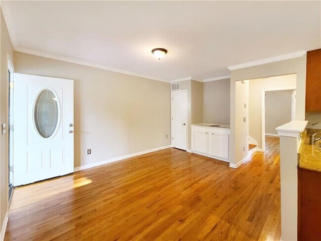 Building Photo - 140 Brook Cir SE