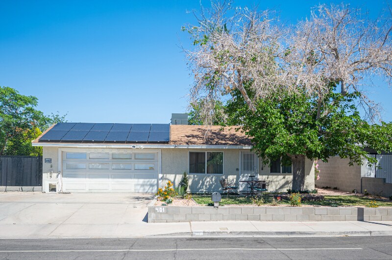 Building Photo - 401 Lorenzi St