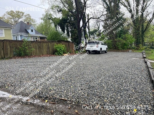 Building Photo - 904 Campbell Ave SW