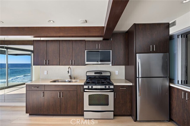 Building Photo - 609 Sleepy Hollow Ln