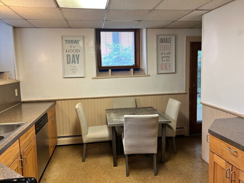 Building Photo - 127 College Ave