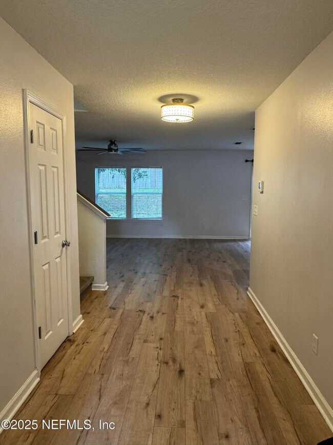 Building Photo - 348 Auburn Oaks Rd E