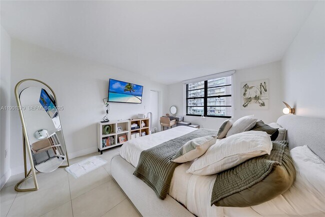 Building Photo - 2333 Brickell Ave