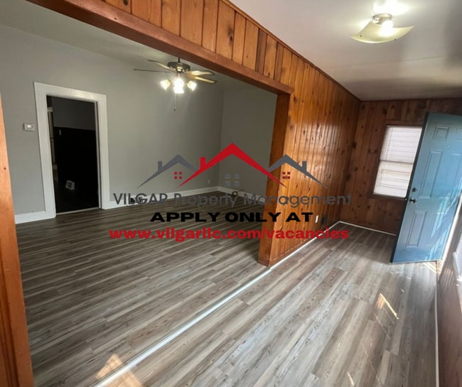 Building Photo - This spacious and stylish home offers comf...