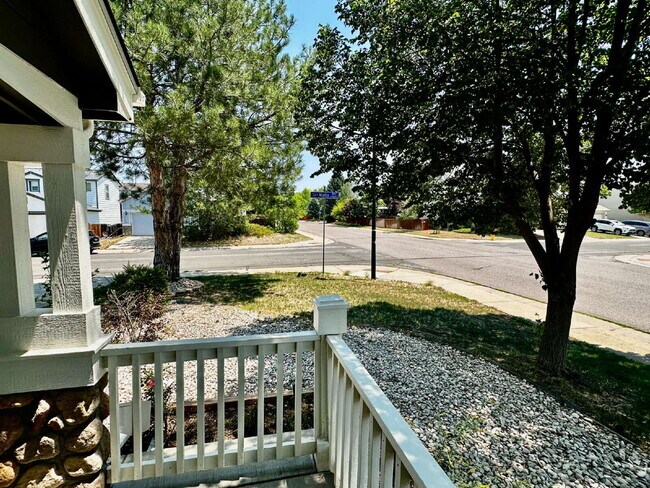Building Photo - "Charming Centennial Retreat: Spacious 3-Bedroom Home with 2.5 Baths!