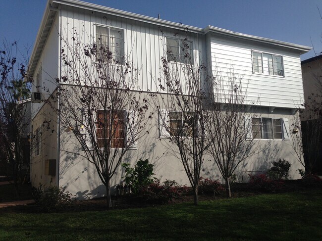 Building Photo - 128 S Hayworth Ave