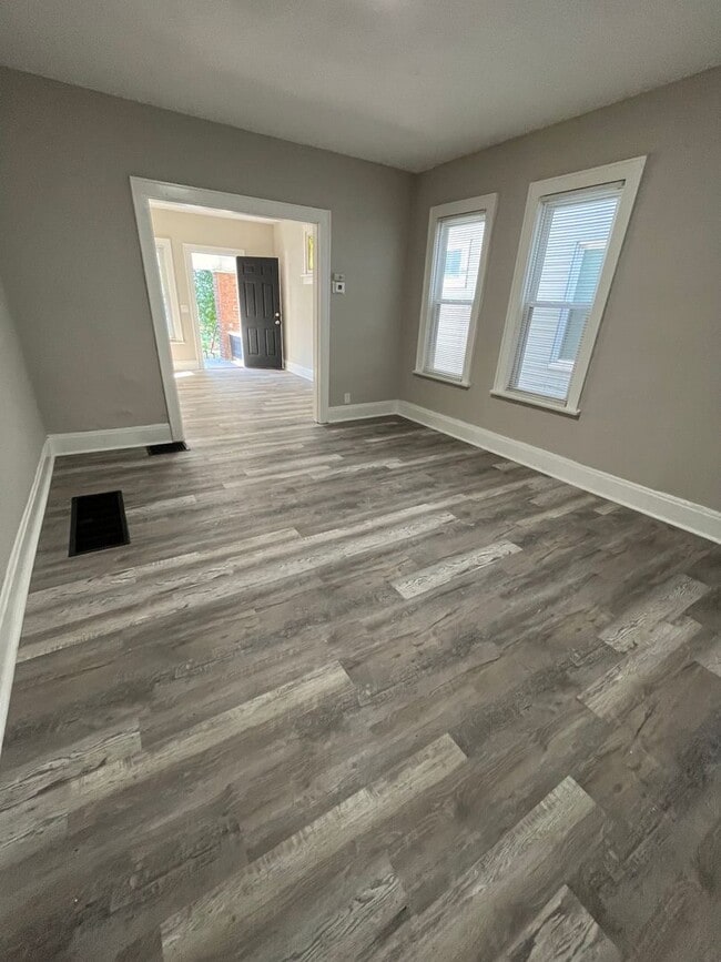 Building Photo - 490-492 E Jenkins Ave