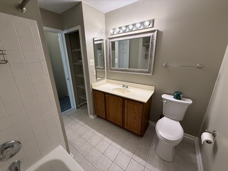 Building Photo - 6622 Cambria Ter