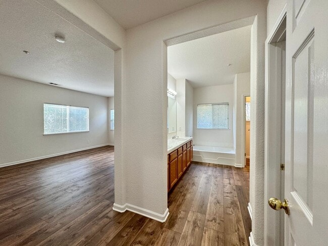 Building Photo - TENTATIVELY RENTED 3 Bedrooms, 2 1/2 Bathrooms, Serene Napa Setting