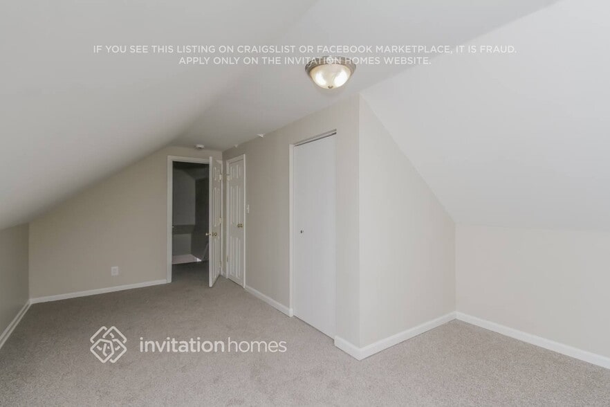 Building Photo - 4N157 7th Ave