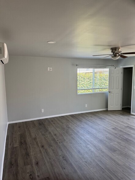 Master Bedroom - 15614 S Denver Ave