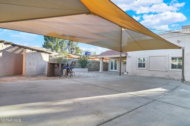 Building Photo - 2316 N Campbell St