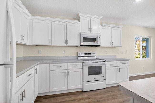 Building Photo - 857 W 3rd St