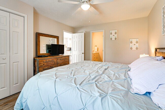 Building Photo - 619 Waterway Village Blvd