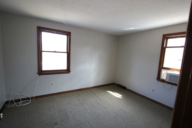 Building Photo - 21 Moore Ave