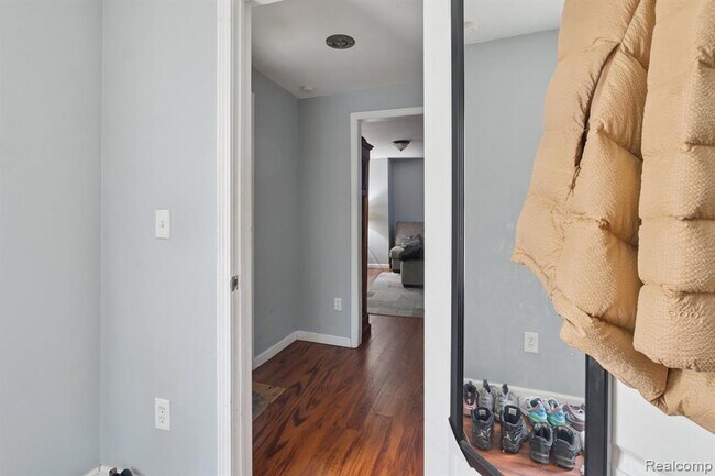 Building Photo - 5315 Edgewood St