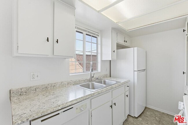 Building Photo - 1707 Keeler St