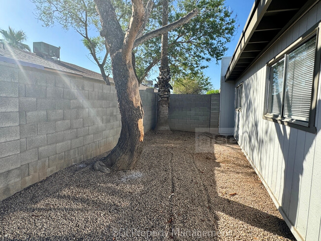 Building Photo - Newly remodeled 3 bedroom, 2 bath home.