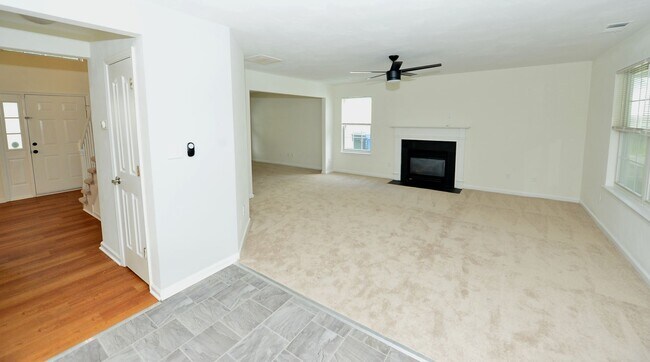 Building Photo - Renovated home with Sunroom!