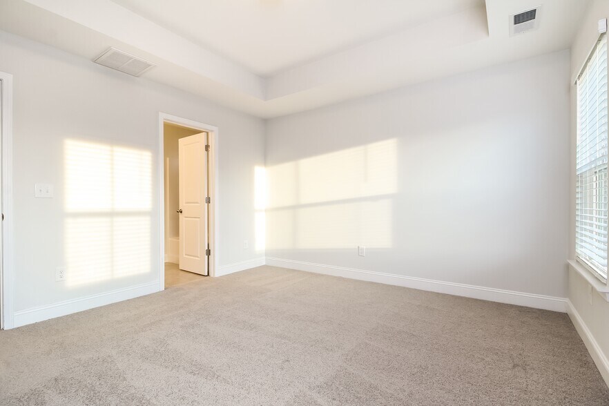 Building Photo - 308 Woodgate Wy