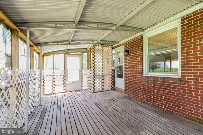 Building Photo - Renovated Rancher for rent in Rosedale!
