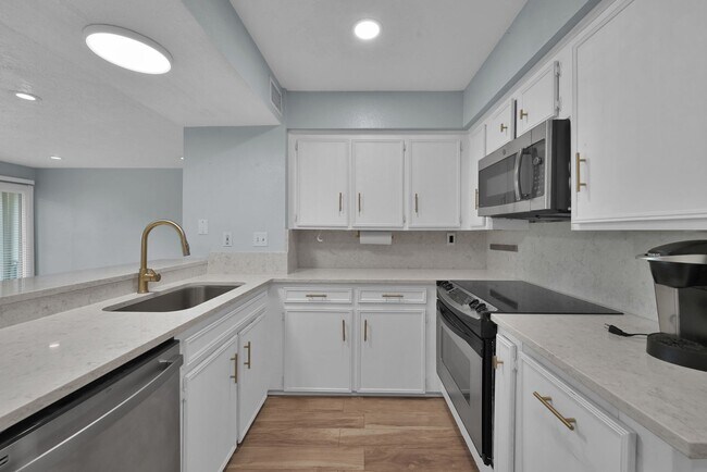 Building Photo - 12247 Trail Hollow Dr