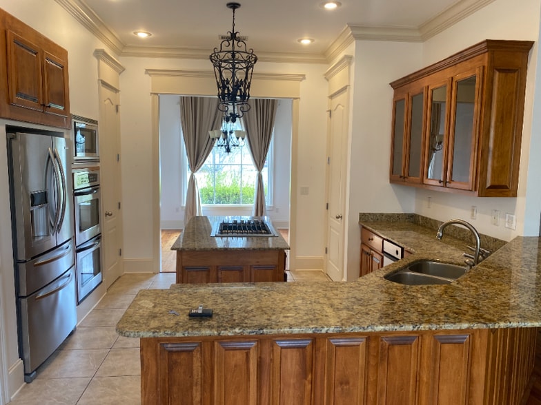 Building Photo - 424 Place St. Charles