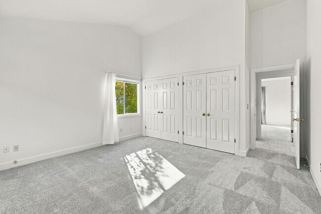 Building Photo - 25 Biscayne Ct