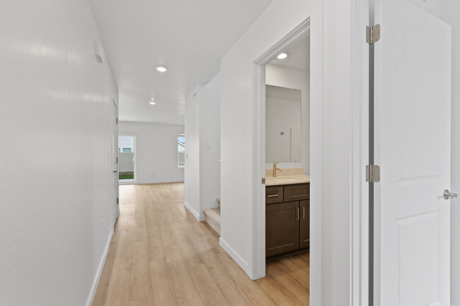 Building Photo - 6658 W Aileron St