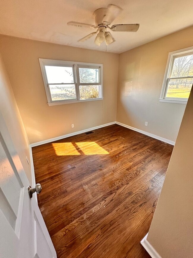 Building Photo - 505 Warren Rd NE