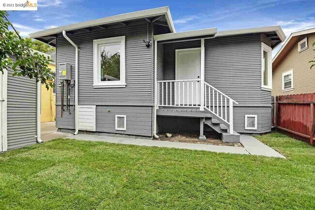 Building Photo - 8207 Iris St