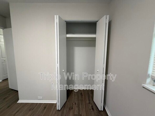 Building Photo - 10805 Landseer Dr
